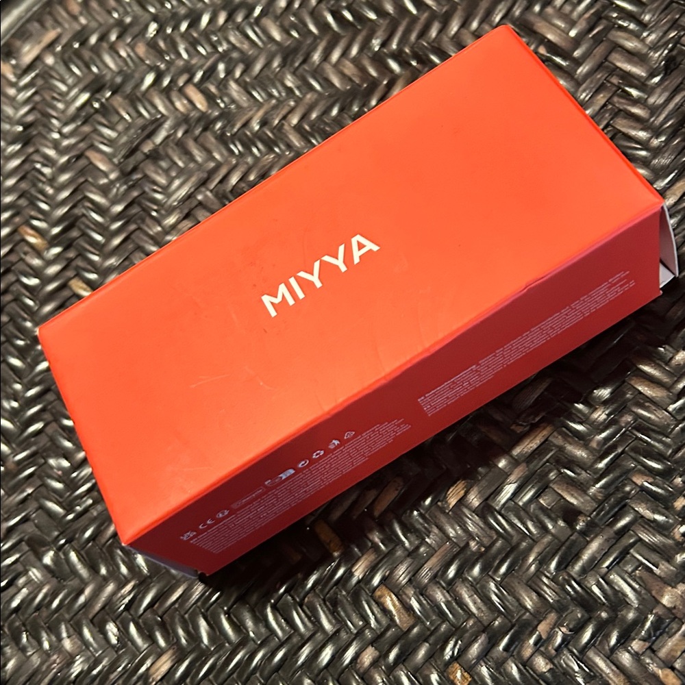 MIYYA Black Square Sunglasses - Picture 6 of 10